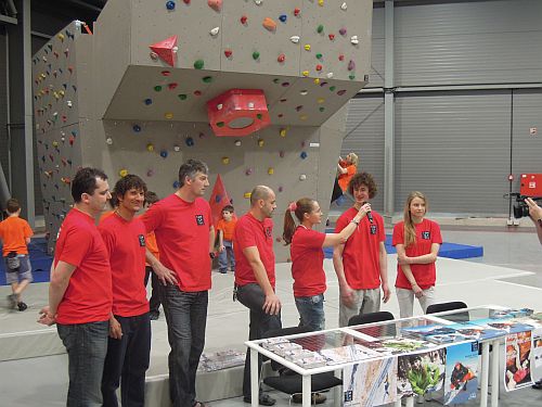 Radek Jaro�, Adam Ondra a Lucka Hrozov� na zah�jen� akce Lezen� do �kol.