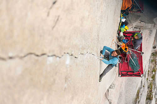 Matt Segal v cest� Memorial Route, Snowpatch Spire v Bugaboos. Foto: Brett Lowell