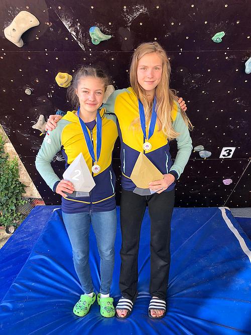 medailistky: Mark�ta Jano�ov� a Eli�ka Adamovsk�