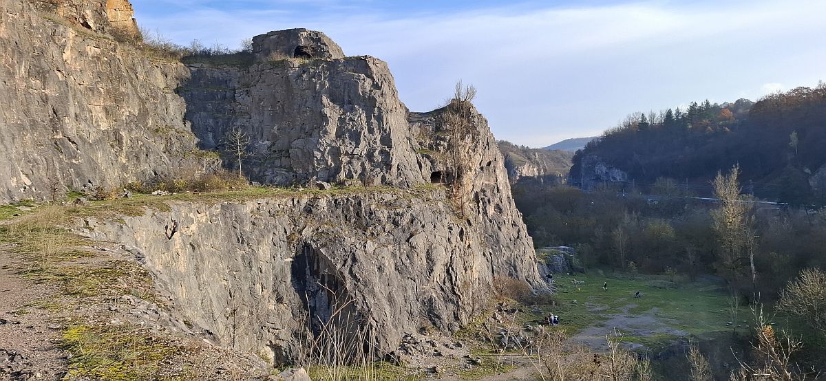 Kliknut�m zav�ete okno.