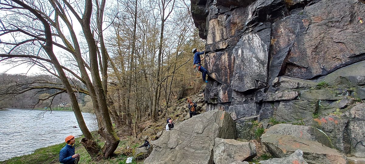 Kliknut�m zav�ete okno.