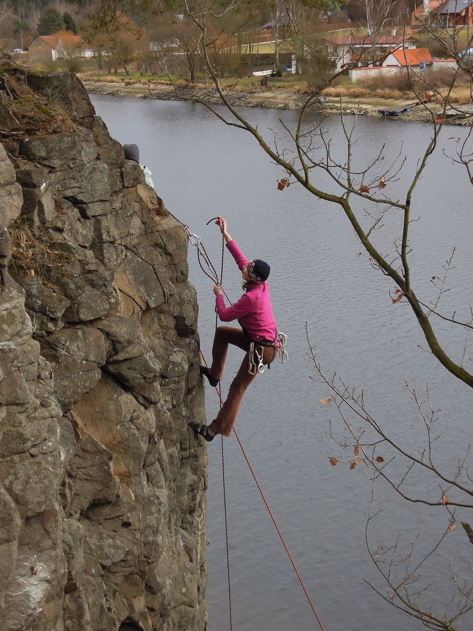 Kliknut�m zav�ete okno.