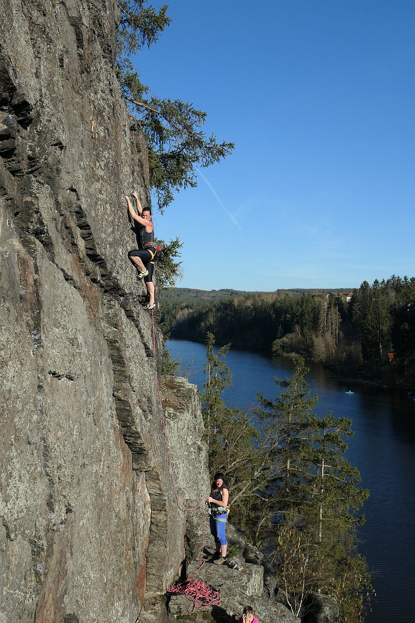 Kliknut�m zav�ete okno.